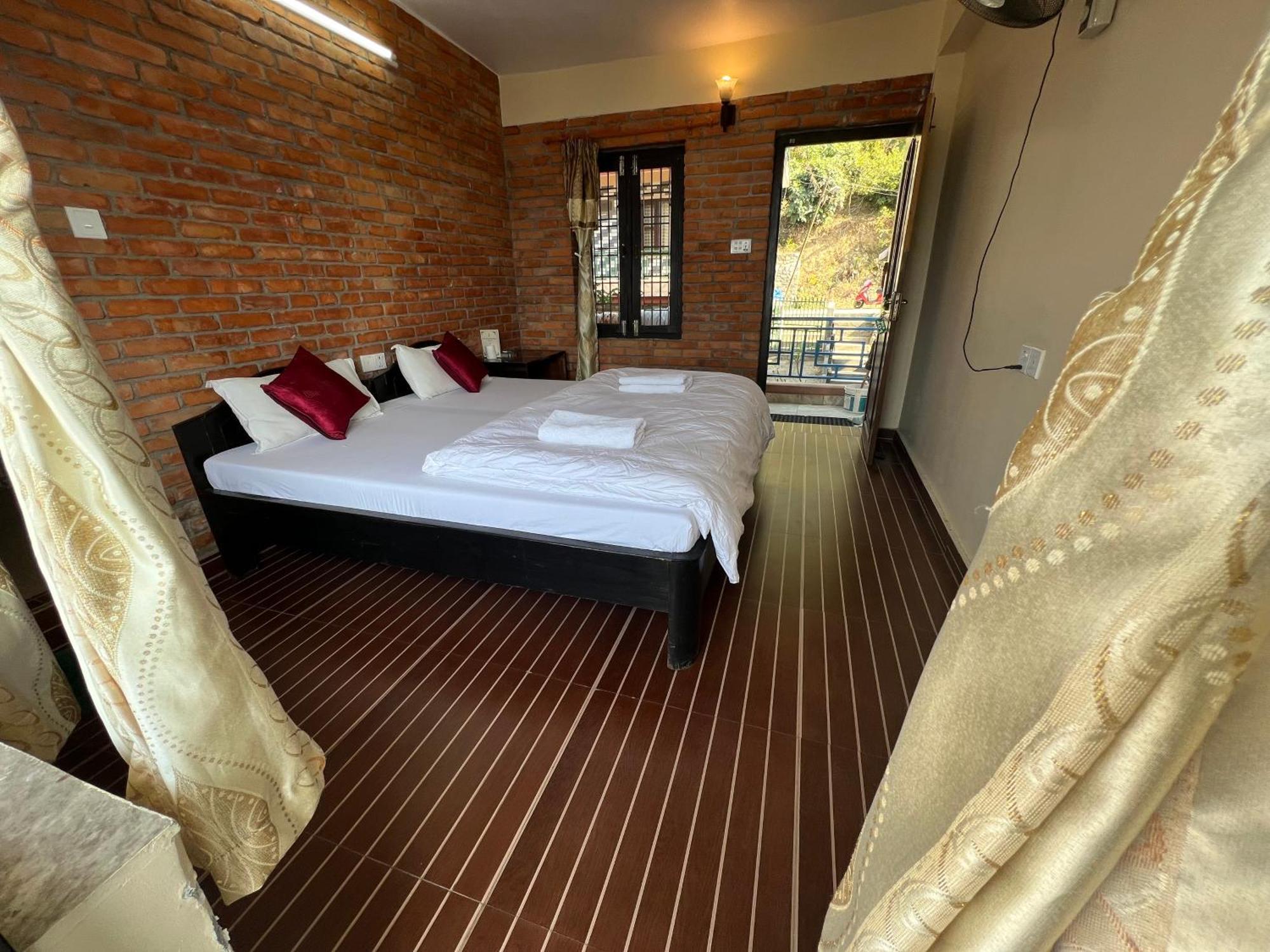 Little Pilgrim Family Lodge Pokhara Exterior foto