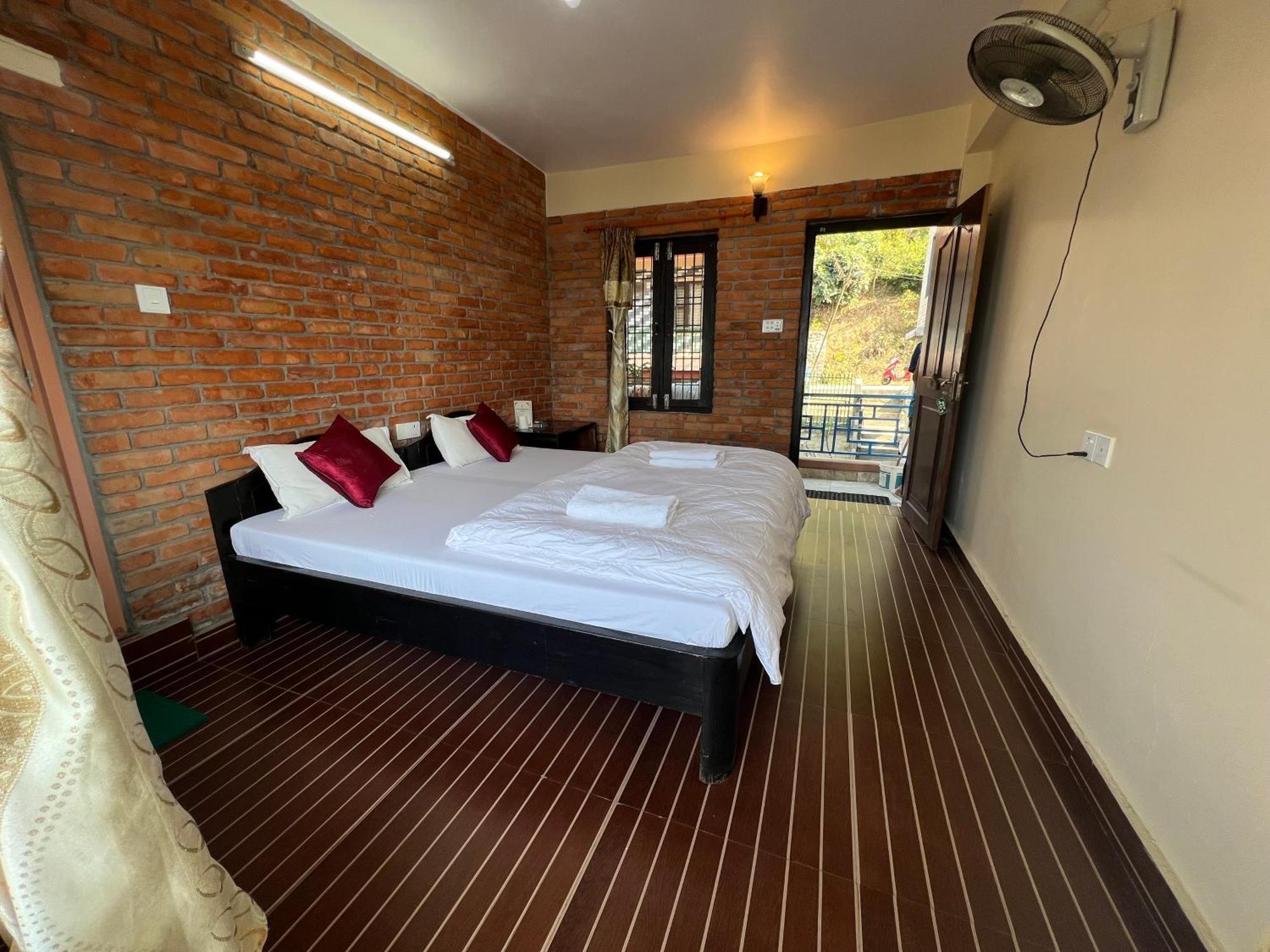 Little Pilgrim Family Lodge Pokhara Exterior foto