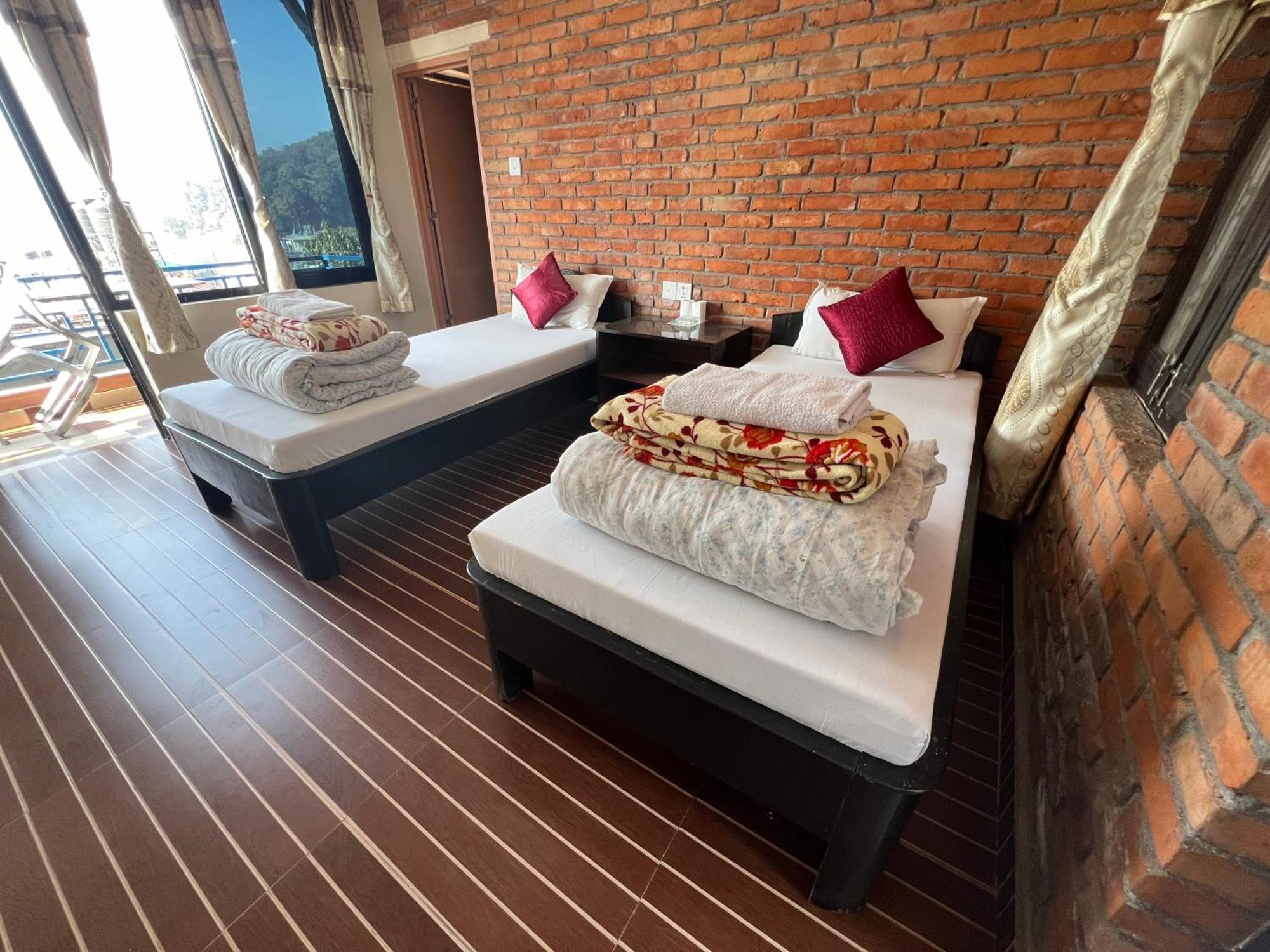 Little Pilgrim Family Lodge Pokhara Exterior foto